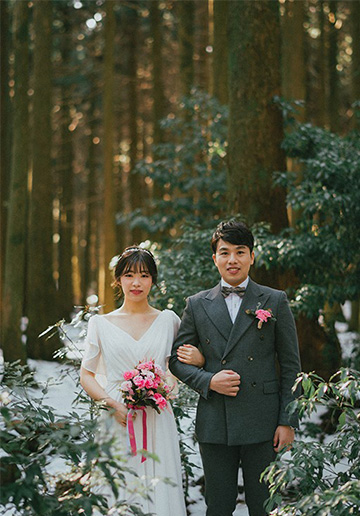 Korea Outdoor PreWedding Photoshoot At Jeju Island During Winter